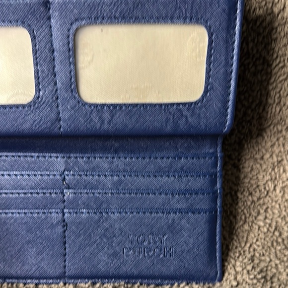 Tory Burch wannabe Navy Wallet - Picture 4 of 9